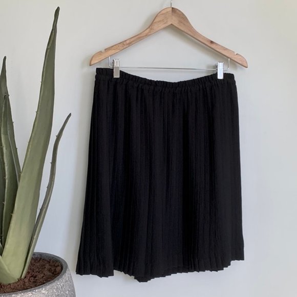 Banana Republic Mini Pleated Skirt Large NWT - Picture 5 of 10